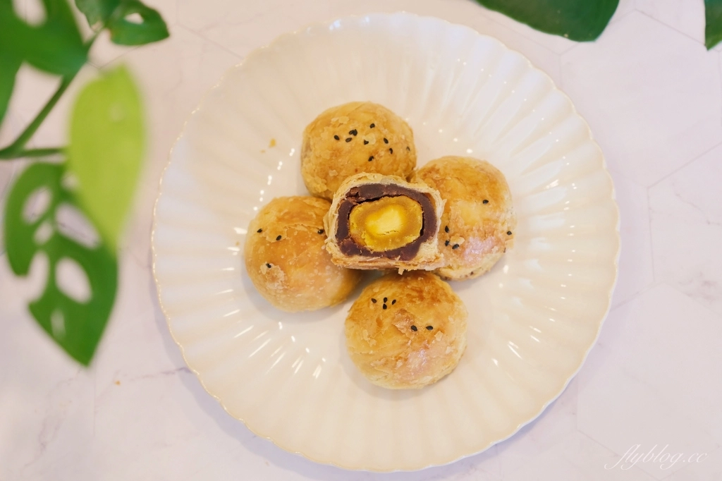 彰化鹿港｜新口味蛋黃酥．鹿港頂番婆超人氣蛋黃酥，網友推薦不輸彰化不二坊 @飛天璇的口袋