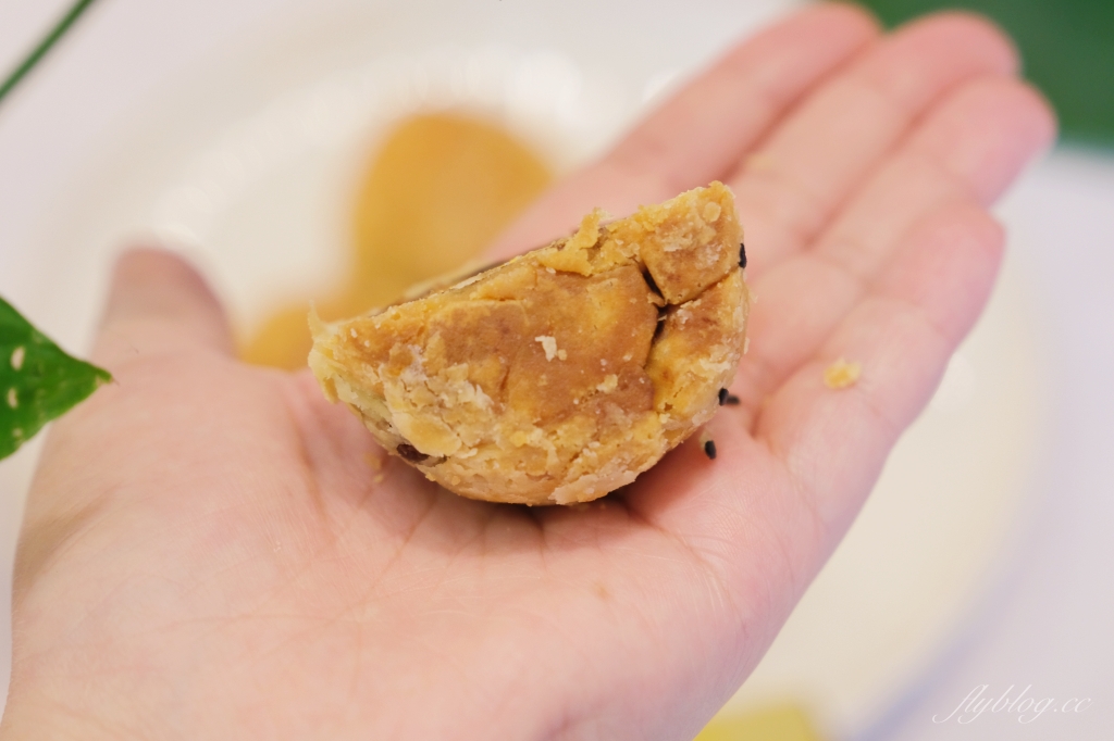 彰化鹿港｜新口味蛋黃酥．鹿港頂番婆超人氣蛋黃酥，網友推薦不輸彰化不二坊 @飛天璇的口袋