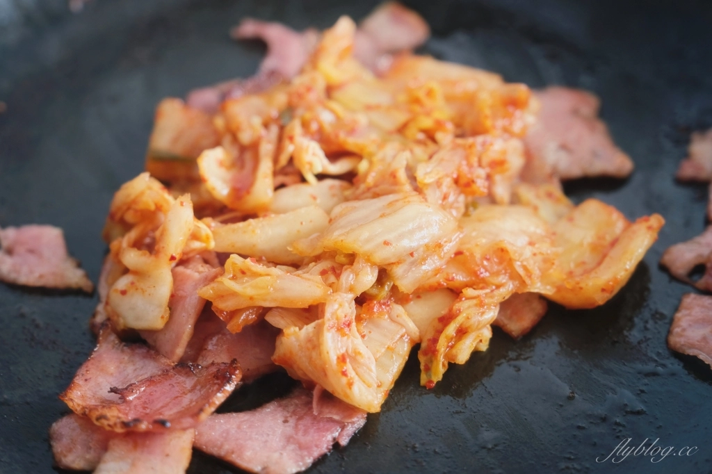 泡菜炒飯做法｜尹食堂2簡單美味讓外國人讚不絕口的泡菜炒飯食譜超簡單 @飛天璇的口袋