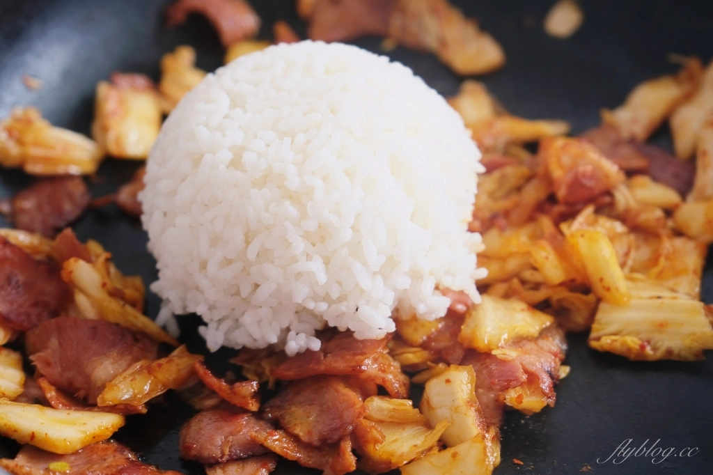泡菜炒飯做法｜尹食堂2簡單美味讓外國人讚不絕口的泡菜炒飯食譜超簡單 @飛天璇的口袋