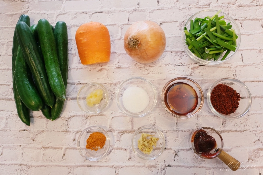 韓式小黃瓜夾心泡菜做法｜簡單的「韓式小黃瓜夾心泡菜食譜」，夏天吃消暑又開胃 @飛天璇的口袋