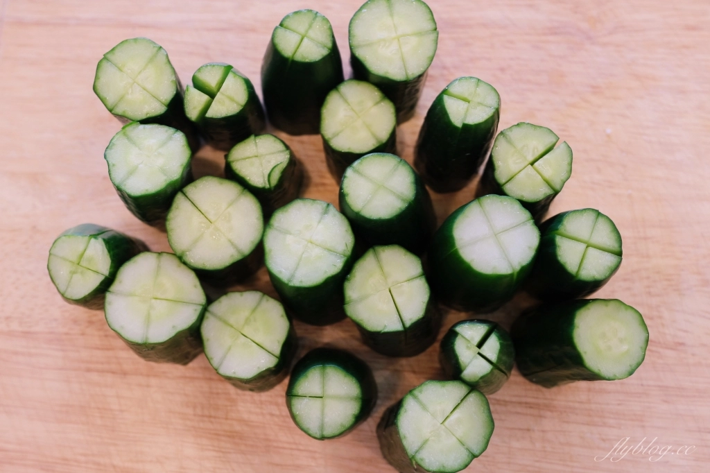 韓式小黃瓜夾心泡菜做法｜簡單的「韓式小黃瓜夾心泡菜食譜」，夏天吃消暑又開胃 @飛天璇的口袋