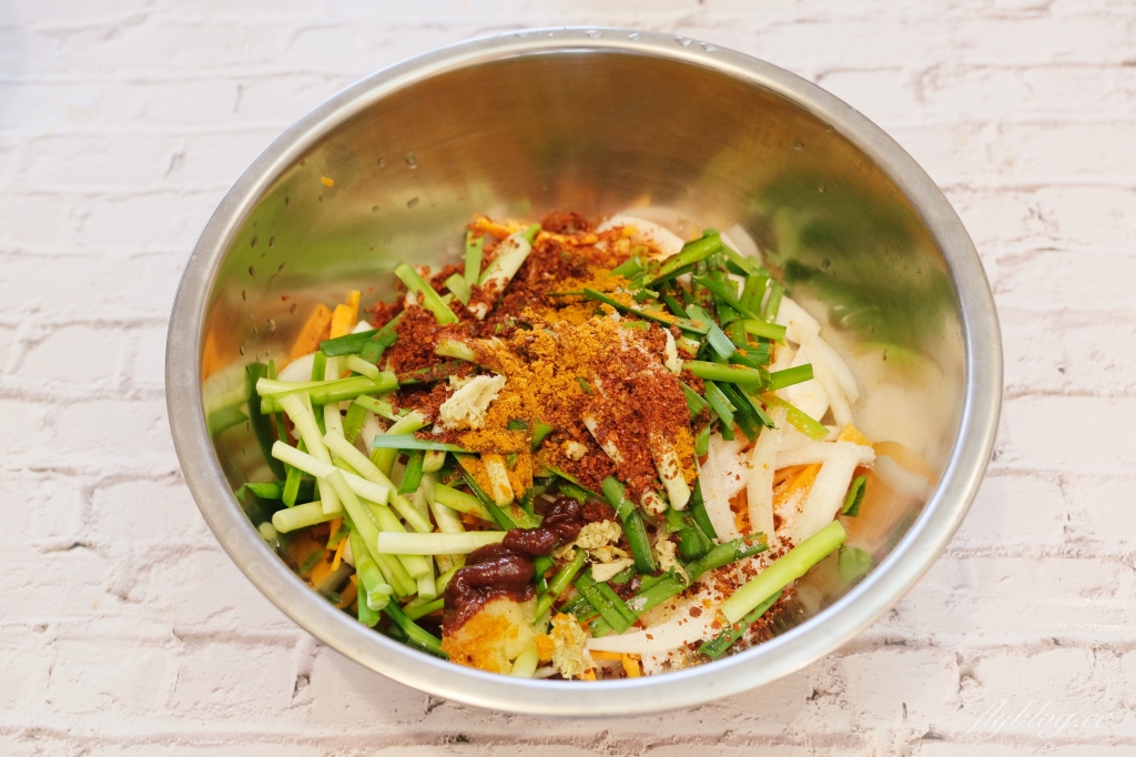 韓式小黃瓜夾心泡菜做法｜簡單的「韓式小黃瓜夾心泡菜食譜」，夏天吃消暑又開胃 @飛天璇的口袋