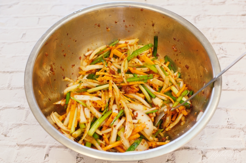 韓式小黃瓜夾心泡菜做法｜簡單的「韓式小黃瓜夾心泡菜食譜」，夏天吃消暑又開胃 @飛天璇的口袋