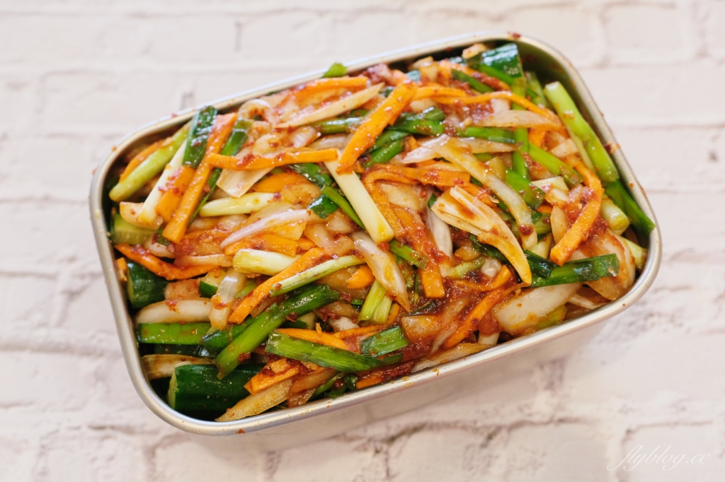 韓式小黃瓜夾心泡菜做法｜簡單的「韓式小黃瓜夾心泡菜食譜」，夏天吃消暑又開胃 @飛天璇的口袋