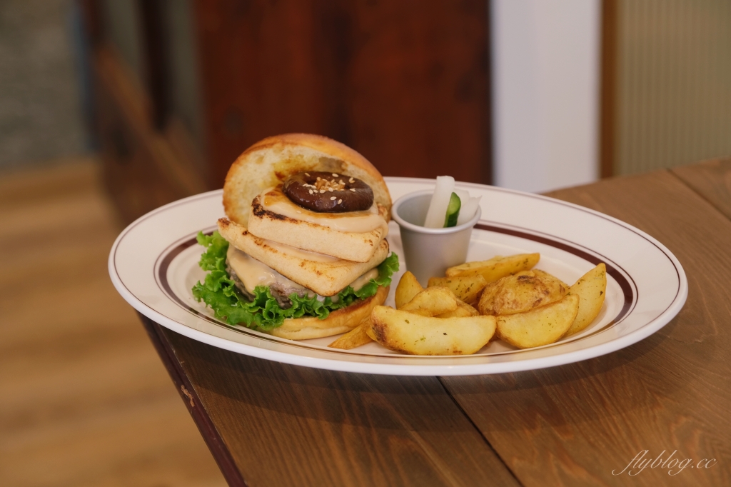 台中南屯｜ 青春漢堡 Aoharu Burger，創業十年田樂最新品牌，揉和日本洋食創作新樣態日式西餐 @飛天璇的口袋