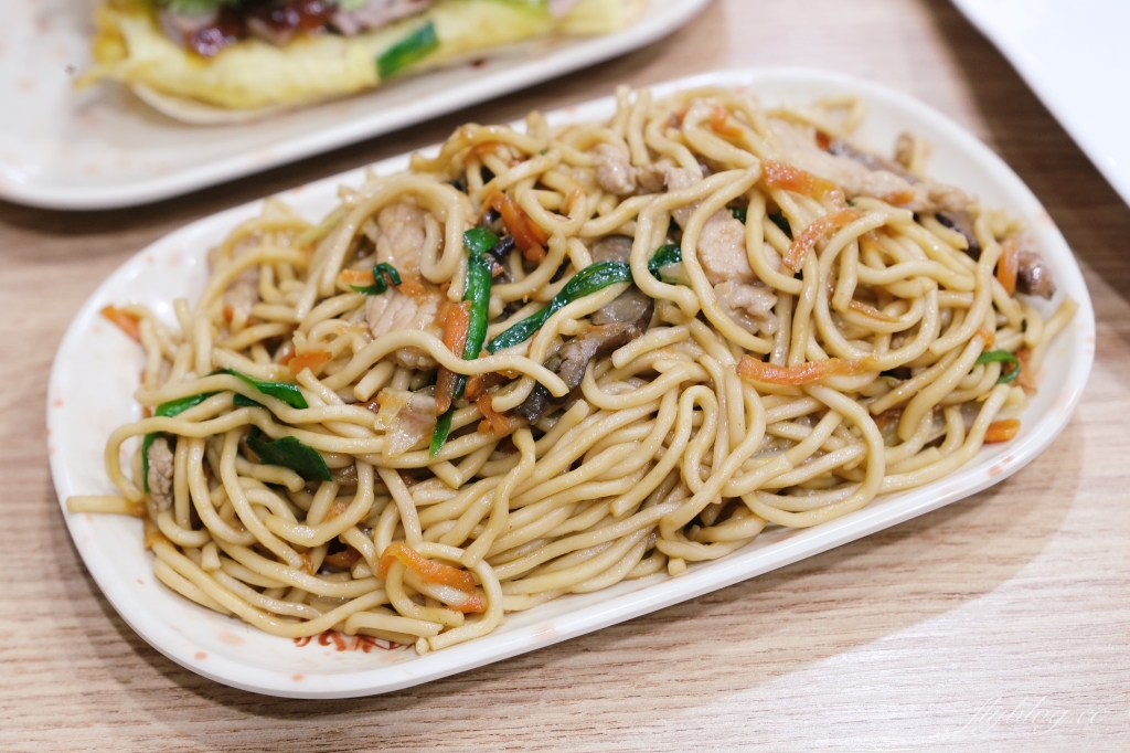 【台中南屯】炳修豆漿，早餐店也賣烤鴨，一大早就吃得到，夜貓子也有好去處 @飛天璇的口袋