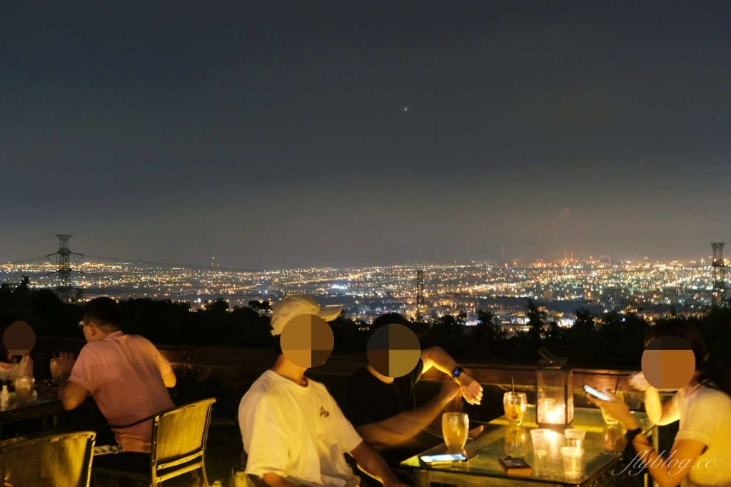 台中沙鹿｜Mitaka 3e Cafe．可愛的龍貓主題夜景餐廳，可以欣賞台中百萬夜景 @飛天璇的口袋