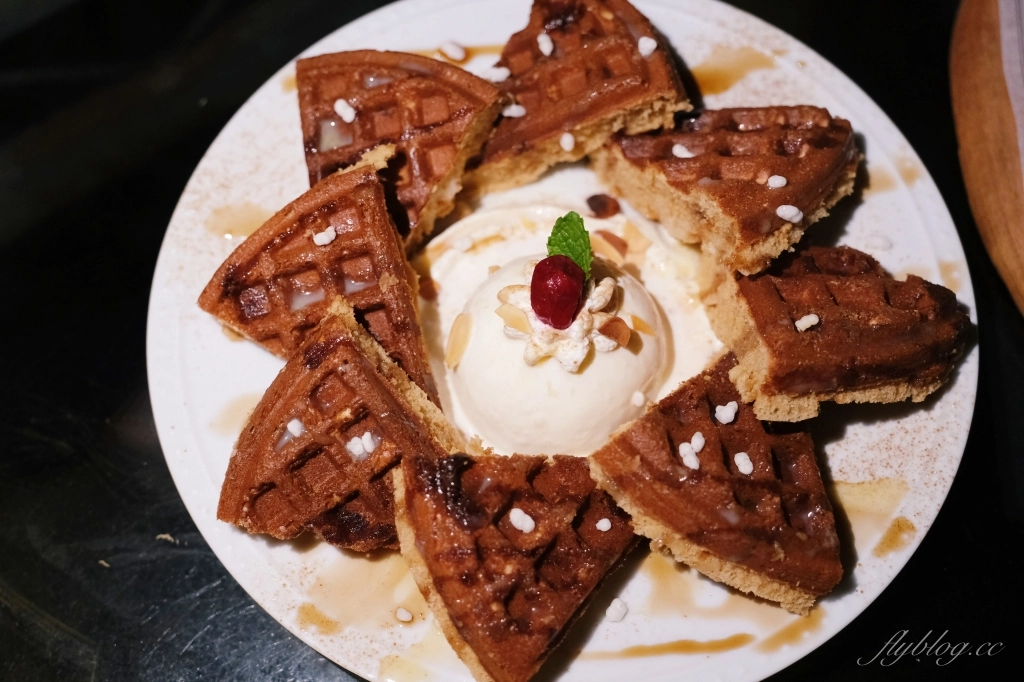 台中沙鹿｜Mitaka 3e Cafe．可愛的龍貓主題夜景餐廳，可以欣賞台中百萬夜景 @飛天璇的口袋