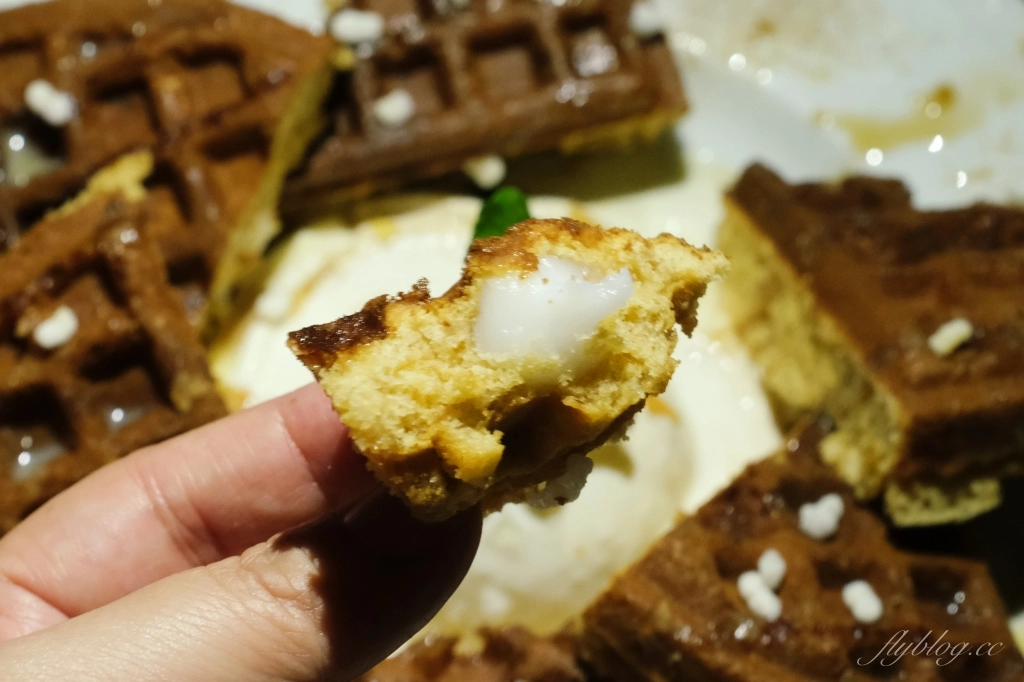 台中沙鹿｜Mitaka 3e Cafe．可愛的龍貓主題夜景餐廳，可以欣賞台中百萬夜景 @飛天璇的口袋