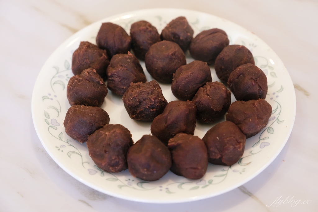 蛋黃酥食譜｜蛋黃酥的做法｜中秋節必吃的蛋黃酥，氣炸烤箱做第一次就成功 @飛天璇的口袋