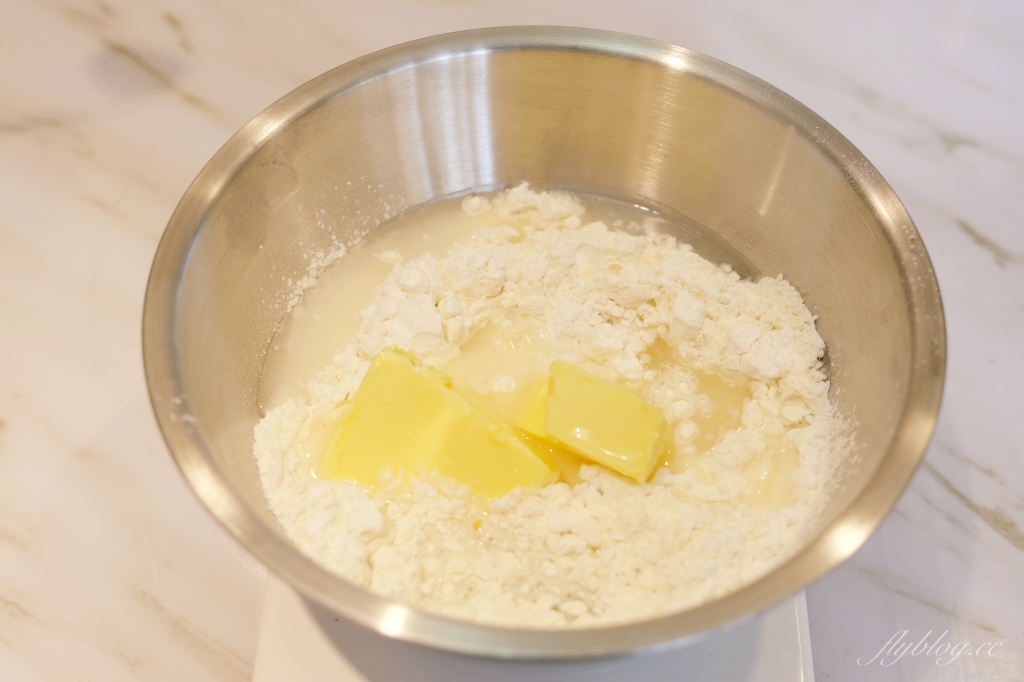 蛋黃酥食譜｜蛋黃酥的做法｜中秋節必吃的蛋黃酥，氣炸烤箱做第一次就成功 @飛天璇的口袋