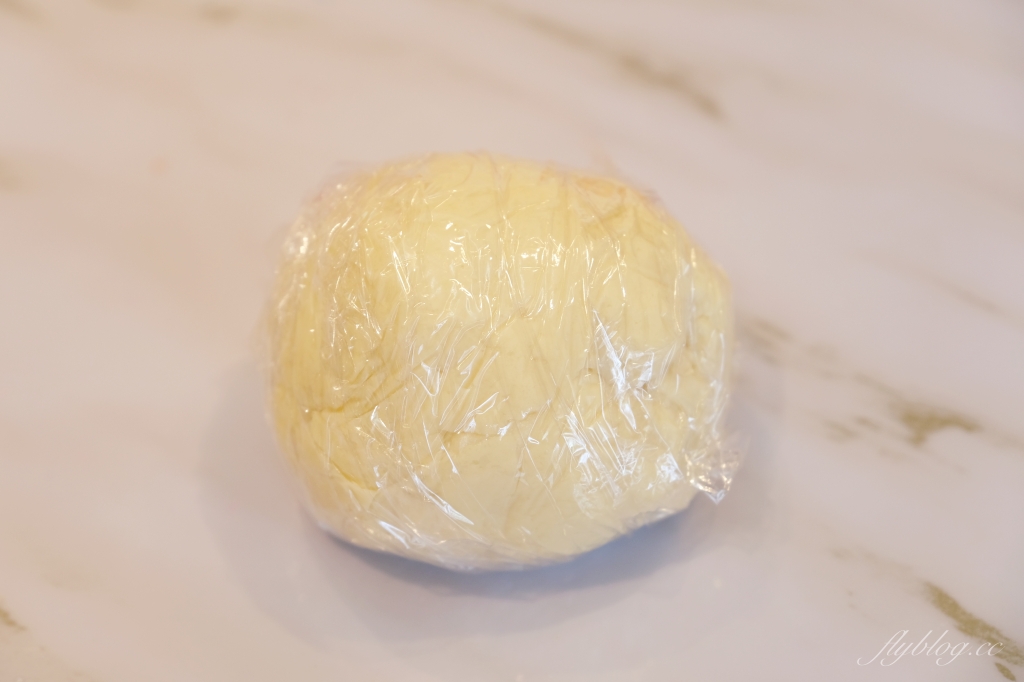 蛋黃酥食譜｜蛋黃酥的做法｜中秋節必吃的蛋黃酥，氣炸烤箱做第一次就成功 @飛天璇的口袋