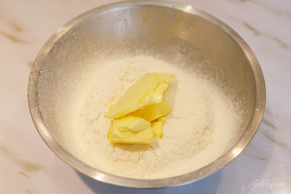 蛋黃酥食譜｜蛋黃酥的做法｜中秋節必吃的蛋黃酥，氣炸烤箱做第一次就成功 @飛天璇的口袋