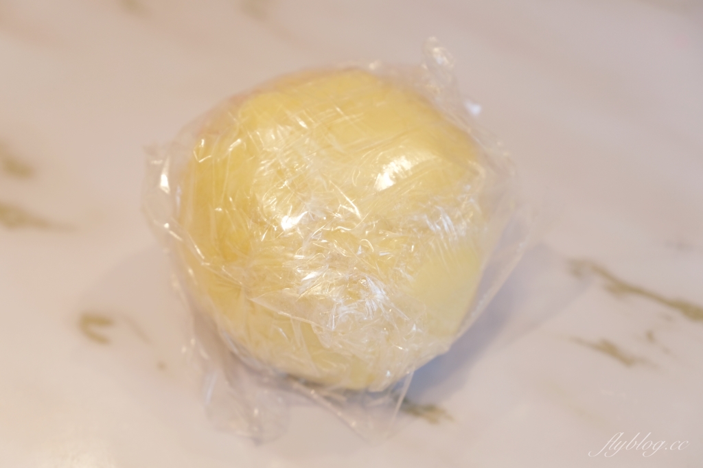 蛋黃酥食譜｜蛋黃酥的做法｜中秋節必吃的蛋黃酥，氣炸烤箱做第一次就成功 @飛天璇的口袋