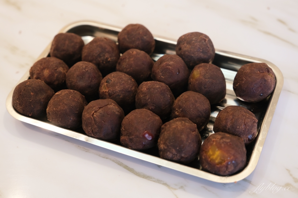 蛋黃酥食譜｜蛋黃酥的做法｜中秋節必吃的蛋黃酥，氣炸烤箱做第一次就成功 @飛天璇的口袋