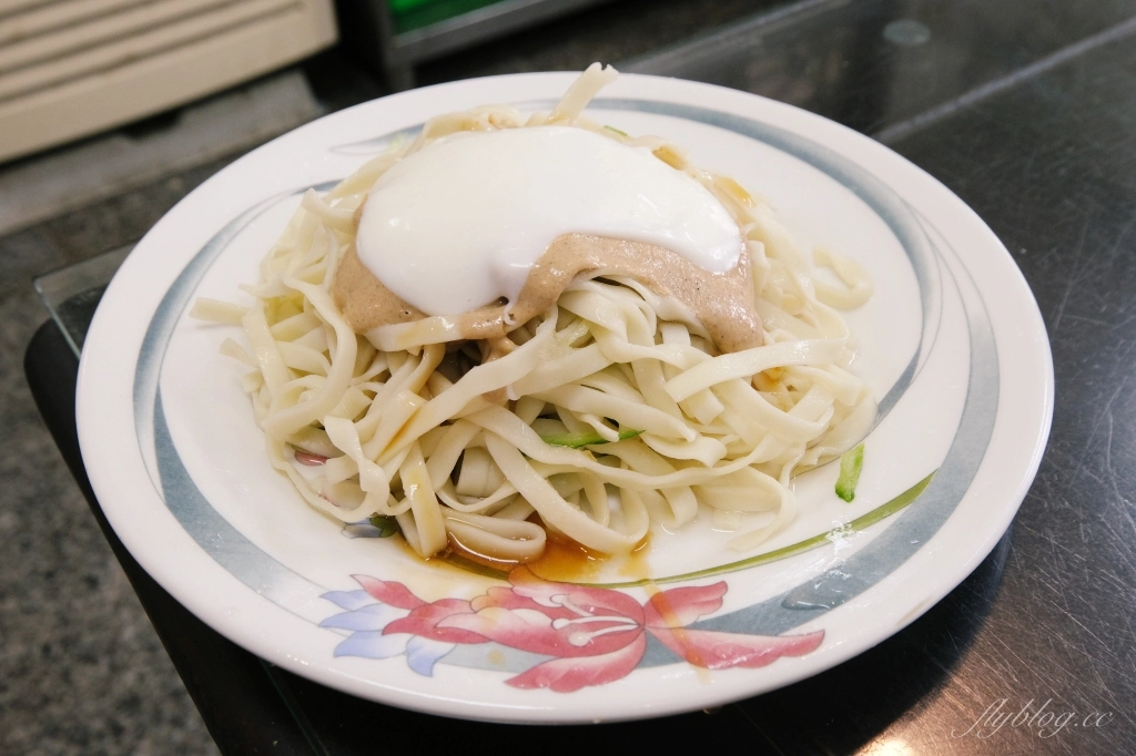 嘉義東區｜崇文錦魯麵．嘉義60年老店，從一碗1元攤車開始賣起白醋涼麵 @飛天璇的口袋