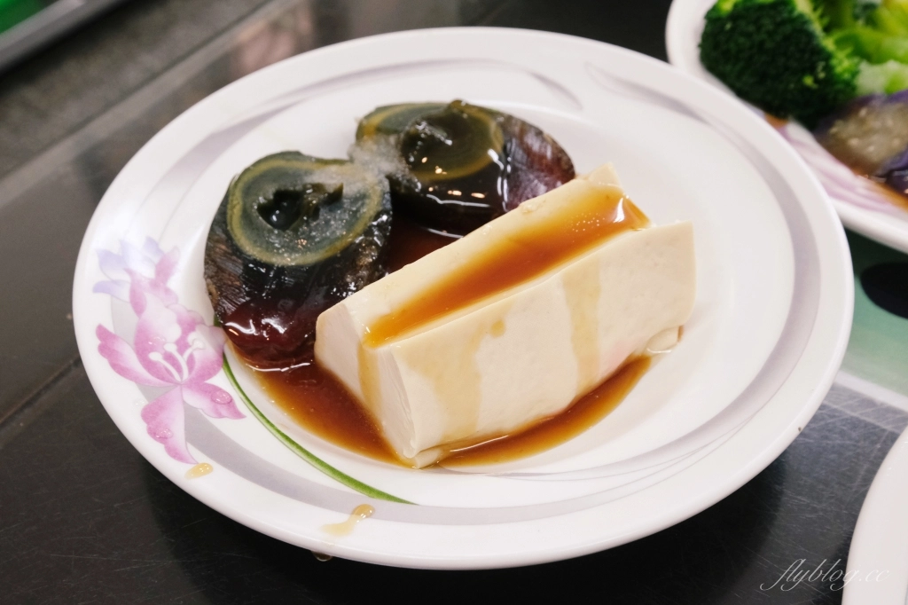 嘉義東區｜崇文錦魯麵．嘉義60年老店，從一碗1元攤車開始賣起白醋涼麵 @飛天璇的口袋