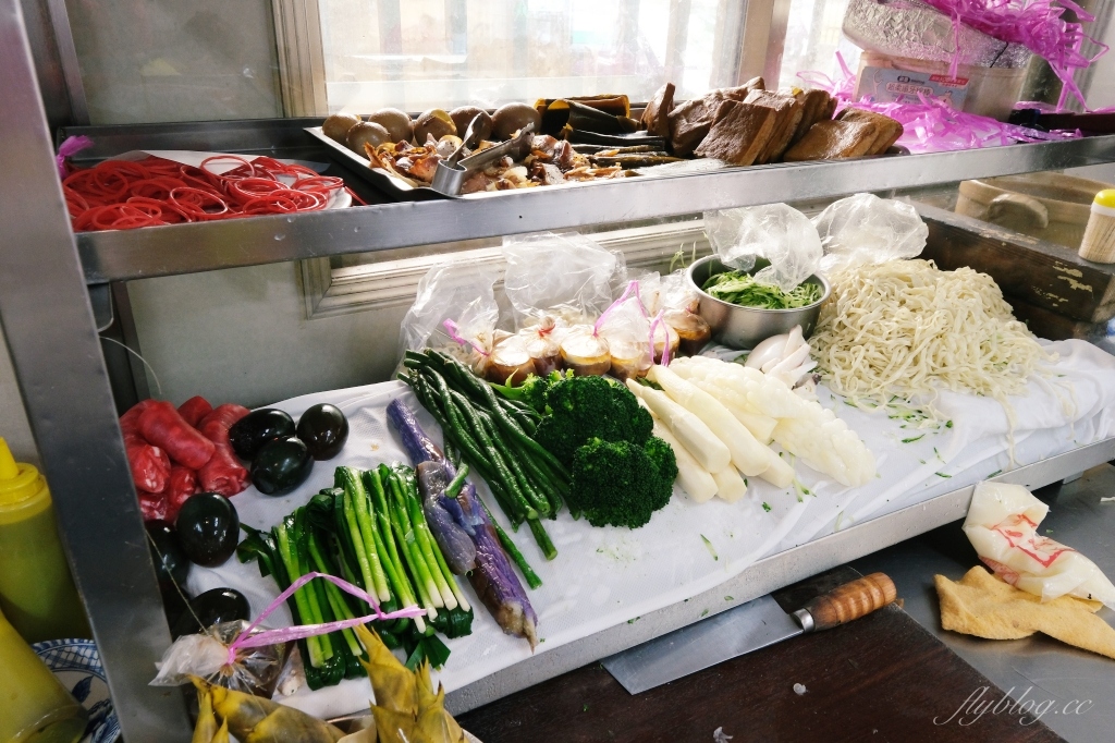 嘉義東區｜崇文錦魯麵．嘉義60年老店，從一碗1元攤車開始賣起白醋涼麵 @飛天璇的口袋