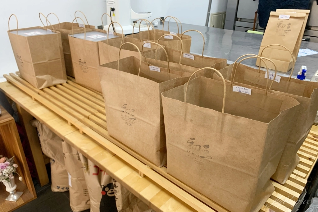 台中西屯｜初三吃麵包．令人耳目一新初三蛋黃酥，每月初三回饋弱勢團體 @飛天璇的口袋