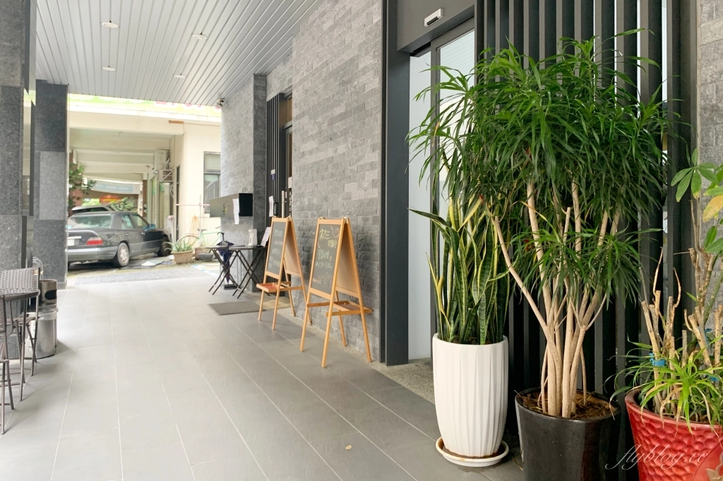 台中西屯｜初三吃麵包．令人耳目一新初三蛋黃酥，每月初三回饋弱勢團體 @飛天璇的口袋