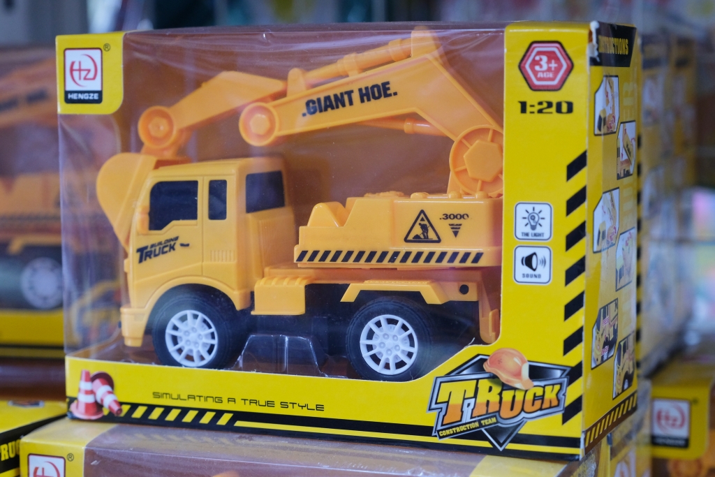 【台中西屯】春日部玩具批發超市，佔地寬廣的玩具批發店，玩具、書籍、文具、生活雜物，會員最低價5折起 @飛天璇的口袋