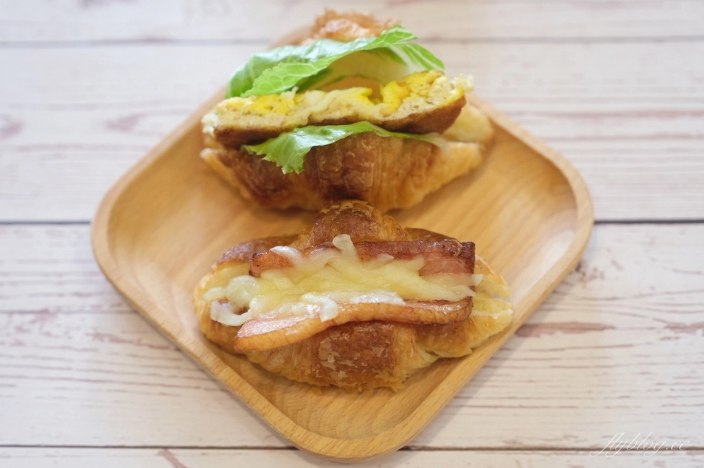 【台中超市】楓康超市 現烤烘焙丹麥小牛角一個不到$5元 CP值超高 @飛天璇的口袋 【台中超市】楓康超市 現烤烘焙丹麥小牛角一個不到$5元 CP值超高 @飛天璇的口袋