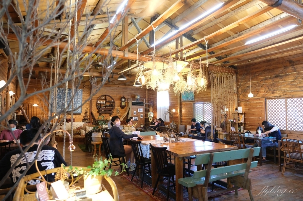 桃園平鎮|HAKKAFE’哈嘎廢.前庭大片綠草地露營帳篷,現代化客家風咖啡館 @飛天璇的口袋 桃園平鎮|HAKKAFE’哈嘎廢.前庭大片綠草地露營帳篷,現代化客家風咖啡館 @飛天璇的口袋