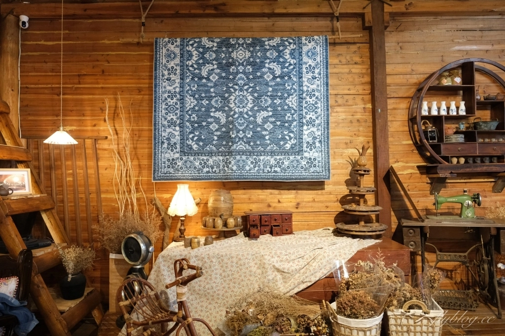 桃園平鎮｜HAKKAFE’哈嘎廢．前庭大片綠草地露營帳篷，現代化客家風咖啡館 @飛天璇的口袋