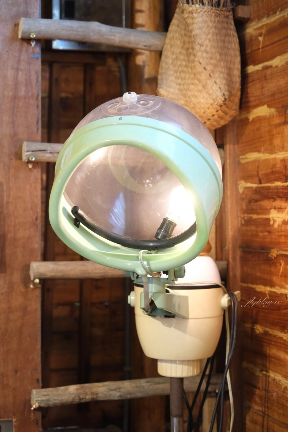 桃園平鎮|HAKKAFE’哈嘎廢.前庭大片綠草地露營帳篷,現代化客家風咖啡館 @飛天璇的口袋 桃園平鎮|HAKKAFE’哈嘎廢.前庭大片綠草地露營帳篷,現代化客家風咖啡館 @飛天璇的口袋