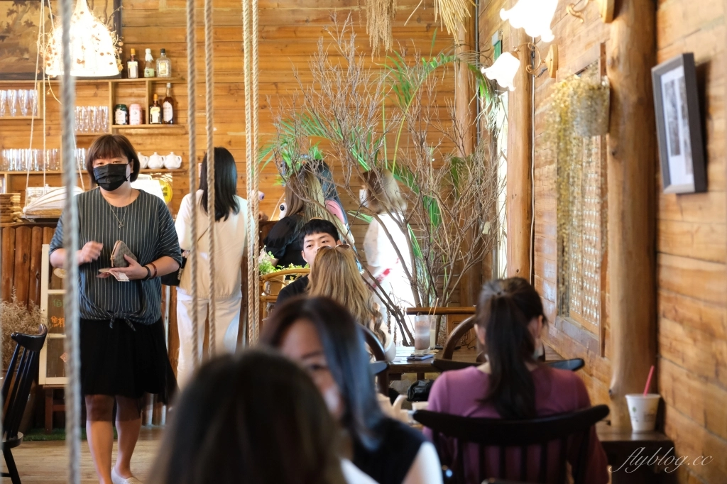 桃園平鎮|HAKKAFE’哈嘎廢.前庭大片綠草地露營帳篷,現代化客家風咖啡館 @飛天璇的口袋 桃園平鎮|HAKKAFE’哈嘎廢.前庭大片綠草地露營帳篷,現代化客家風咖啡館 @飛天璇的口袋