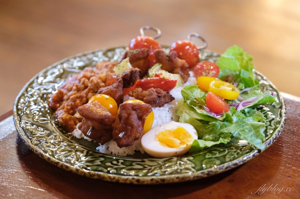 桃園平鎮|HAKKAFE’哈嘎廢.前庭大片綠草地露營帳篷,現代化客家風咖啡館 @飛天璇的口袋 桃園平鎮|HAKKAFE’哈嘎廢.前庭大片綠草地露營帳篷,現代化客家風咖啡館 @飛天璇的口袋