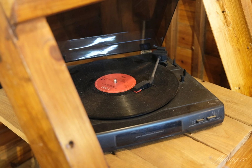 桃園平鎮|HAKKAFE’哈嘎廢.前庭大片綠草地露營帳篷,現代化客家風咖啡館 @飛天璇的口袋 桃園平鎮|HAKKAFE’哈嘎廢.前庭大片綠草地露營帳篷,現代化客家風咖啡館 @飛天璇的口袋