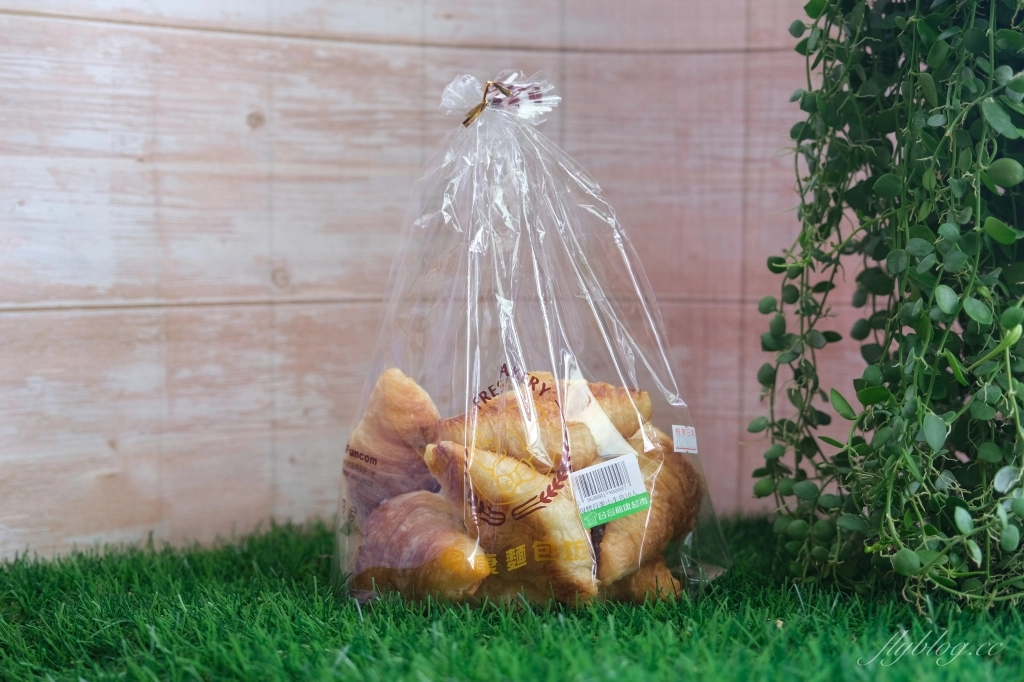 【台中超市】楓康超市 現烤烘焙丹麥小牛角一個不到$5元 CP值超高 @飛天璇的口袋