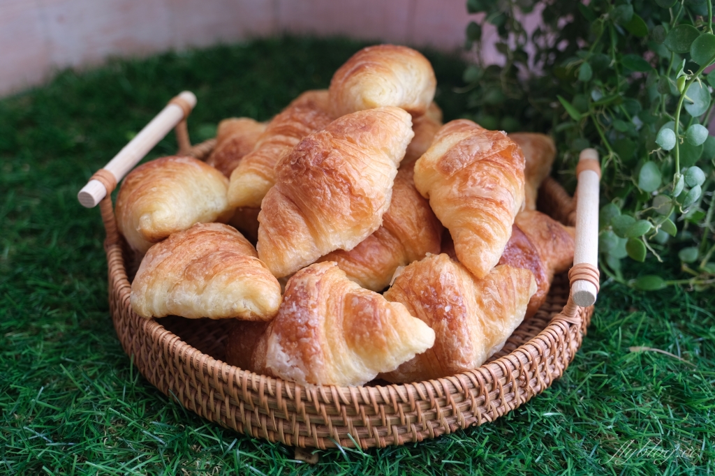 【台中超市】楓康超市 現烤烘焙丹麥小牛角一個不到$5元 CP值超高 @飛天璇的口袋