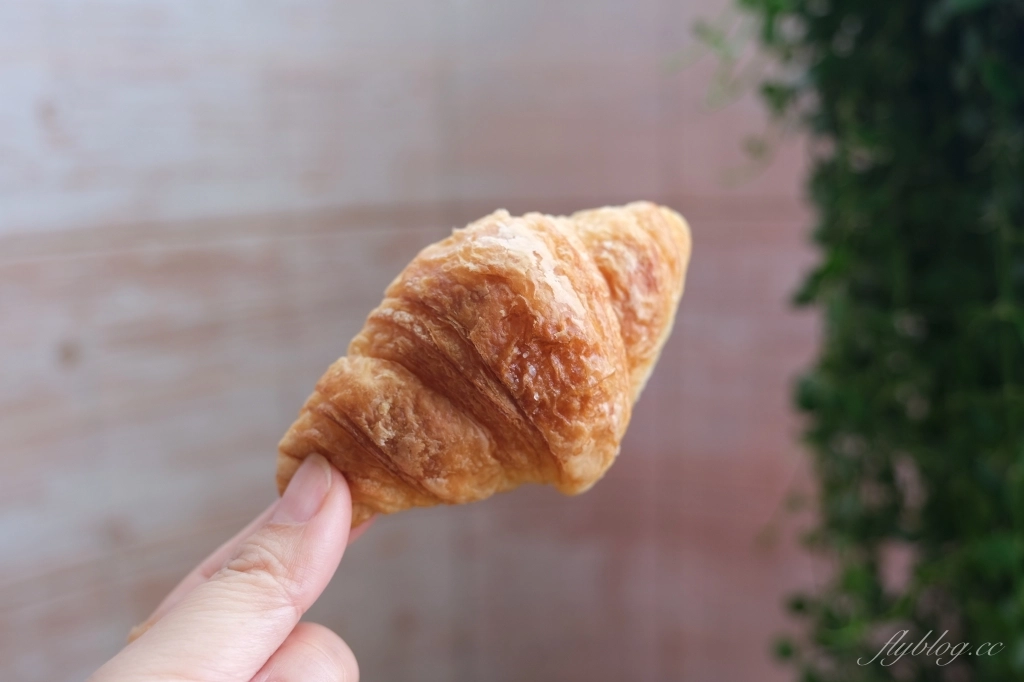 【台中超市】楓康超市 現烤烘焙丹麥小牛角一個不到$5元 CP值超高 @飛天璇的口袋 【台中超市】楓康超市 現烤烘焙丹麥小牛角一個不到$5元 CP值超高 @飛天璇的口袋