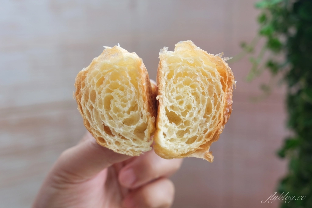 【台中超市】楓康超市 現烤烘焙丹麥小牛角一個不到$5元 CP值超高 @飛天璇的口袋