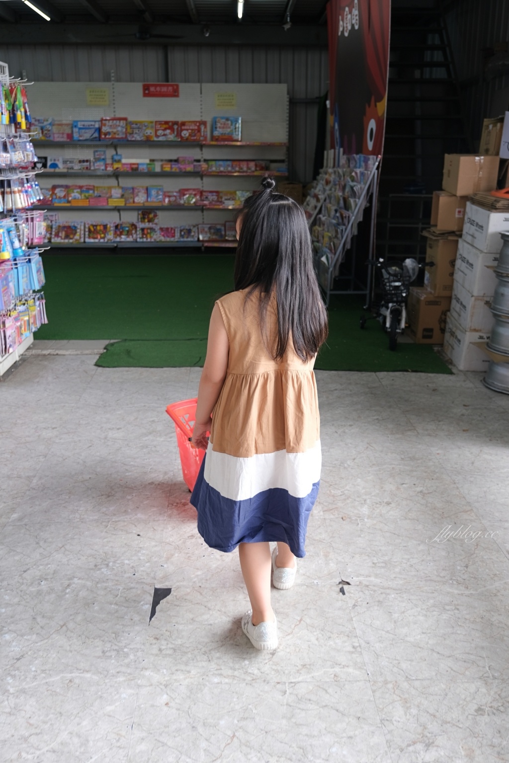 【台中西屯】春日部玩具批發超市，佔地寬廣的玩具批發店，玩具、書籍、文具、生活雜物，會員最低價5折起 @飛天璇的口袋