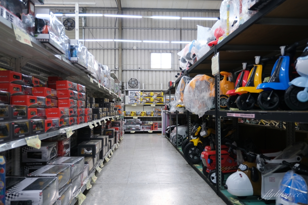 【台中西屯】春日部玩具批發超市，佔地寬廣的玩具批發店，玩具、書籍、文具、生活雜物，會員最低價5折起 @飛天璇的口袋