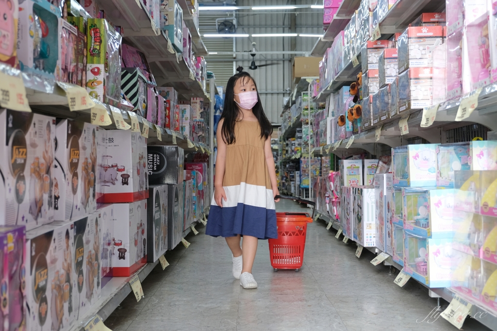 【台中西屯】春日部玩具批發超市，佔地寬廣的玩具批發店，玩具、書籍、文具、生活雜物，會員最低價5折起 @飛天璇的口袋