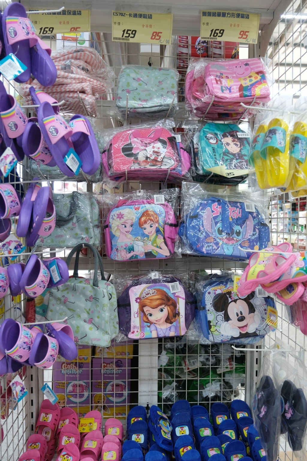 【台中西屯】春日部玩具批發超市，佔地寬廣的玩具批發店，玩具、書籍、文具、生活雜物，會員最低價5折起 @飛天璇的口袋