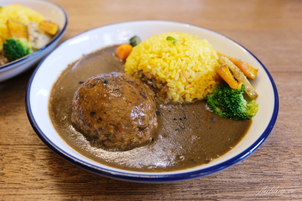 嘉義東區｜嘉義大人味咖哩．每日限量36份，一開門就售完的超人氣咖哩 @飛天璇的口袋