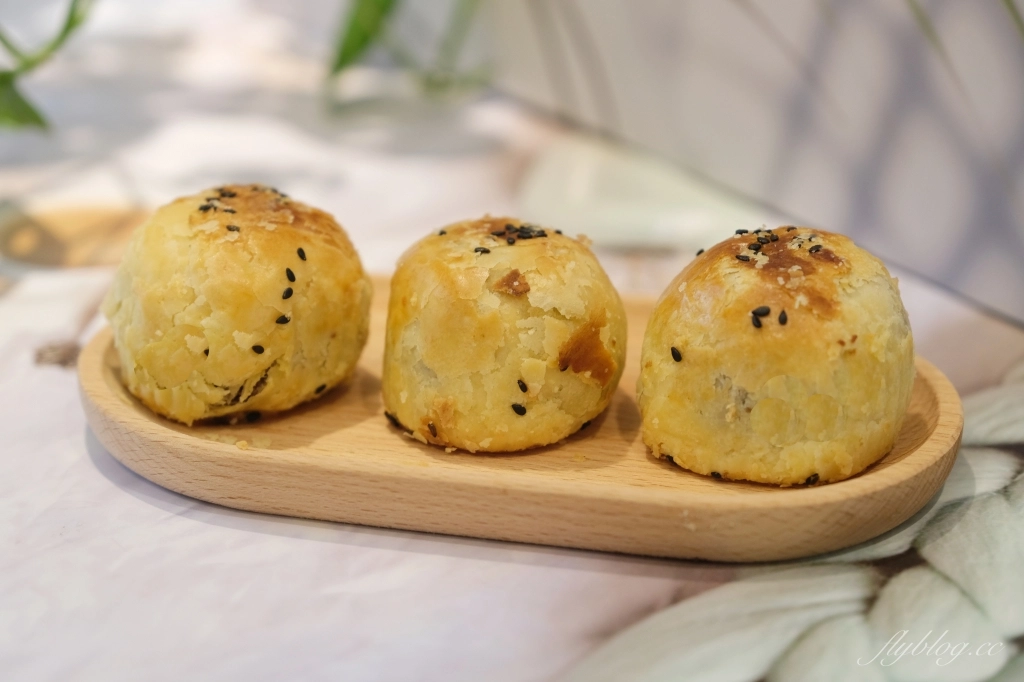 彰化美食|紀家蛋黃酥.網友推薦媲美不二坊的蛋黃酥,一樣是彰化排隊名店 @飛天璇的口袋 彰化美食|紀家蛋黃酥.網友推薦媲美不二坊的蛋黃酥,一樣是彰化排隊名店 @飛天璇的口袋