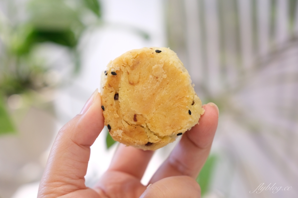 彰化美食｜紀家蛋黃酥．網友推薦媲美不二坊的蛋黃酥，一樣是彰化排隊名店 @飛天璇的口袋