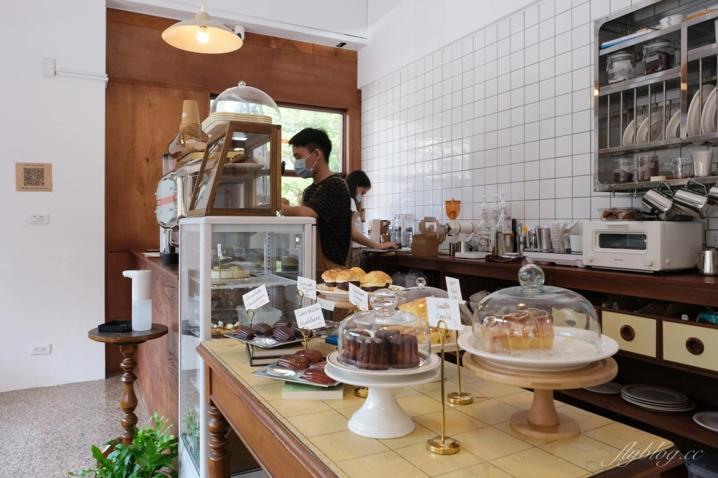 Creamy Daily Coffee｜豐樂公園旁的韓風咖啡館，每日手作甜點和單品咖啡 @飛天璇的口袋
