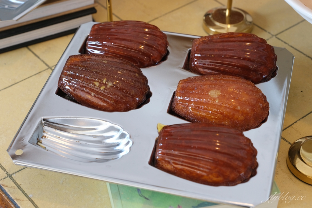 Creamy Daily Coffee｜豐樂公園旁的韓風咖啡館，每日手作甜點和單品咖啡 @飛天璇的口袋