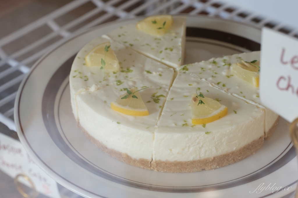 Creamy Daily Coffee｜豐樂公園旁的韓風咖啡館，每日手作甜點和單品咖啡 @飛天璇的口袋