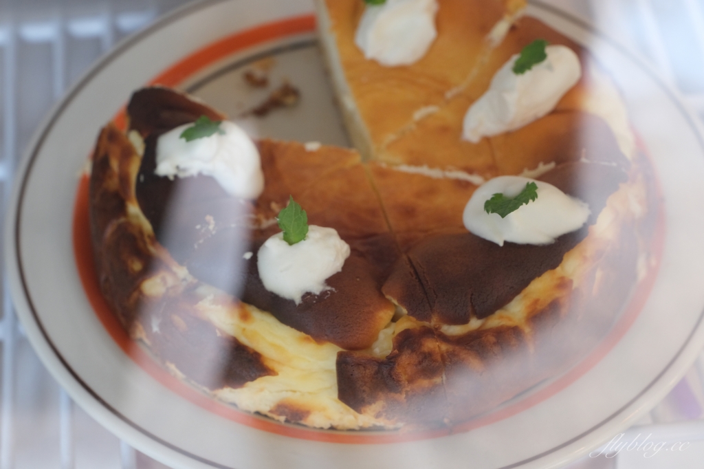 Creamy Daily Coffee｜豐樂公園旁的韓風咖啡館，每日手作甜點和單品咖啡 @飛天璇的口袋