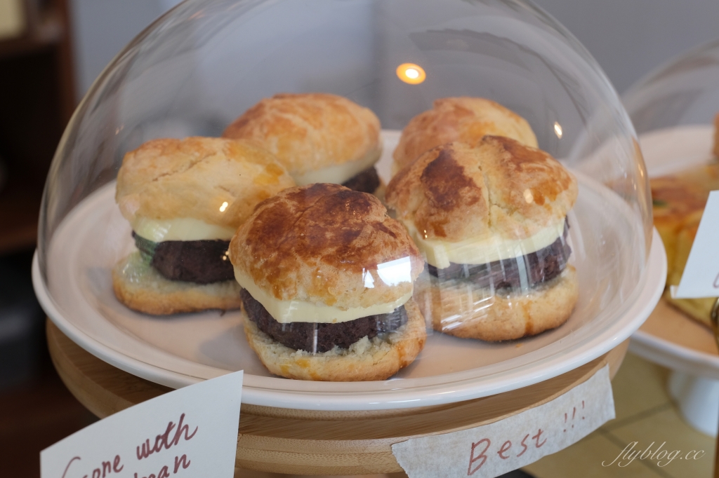 Creamy Daily Coffee｜豐樂公園旁的韓風咖啡館，每日手作甜點和單品咖啡 @飛天璇的口袋