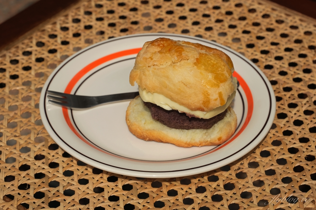 Creamy Daily Coffee｜豐樂公園旁的韓風咖啡館，每日手作甜點和單品咖啡 @飛天璇的口袋